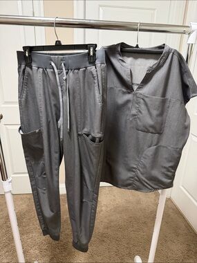 Fabletics Charcoal Gray Utility Joggers & Pocket Top Set